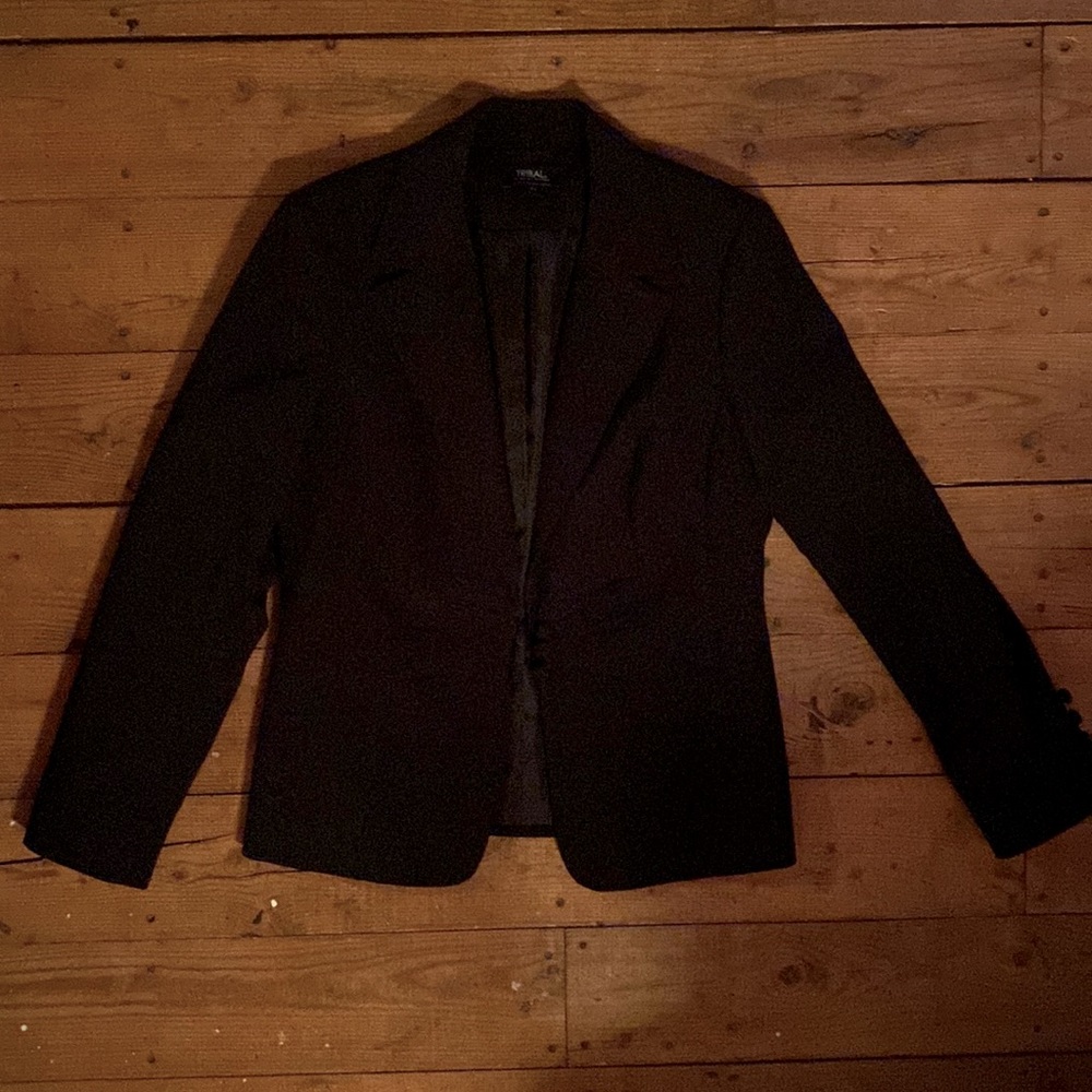 Blazer with padded shoulders